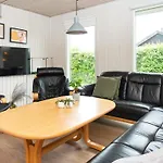4 Star In Juelsminde *