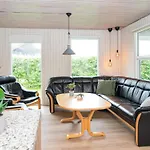 4 Star In Juelsminde Ferienhaus *